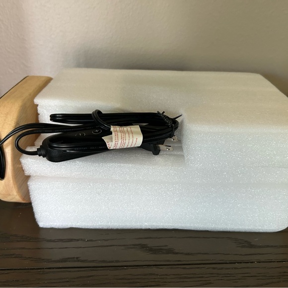 NWT…Black and Gold Candle Warmer Lamp - Picture 7 of 7